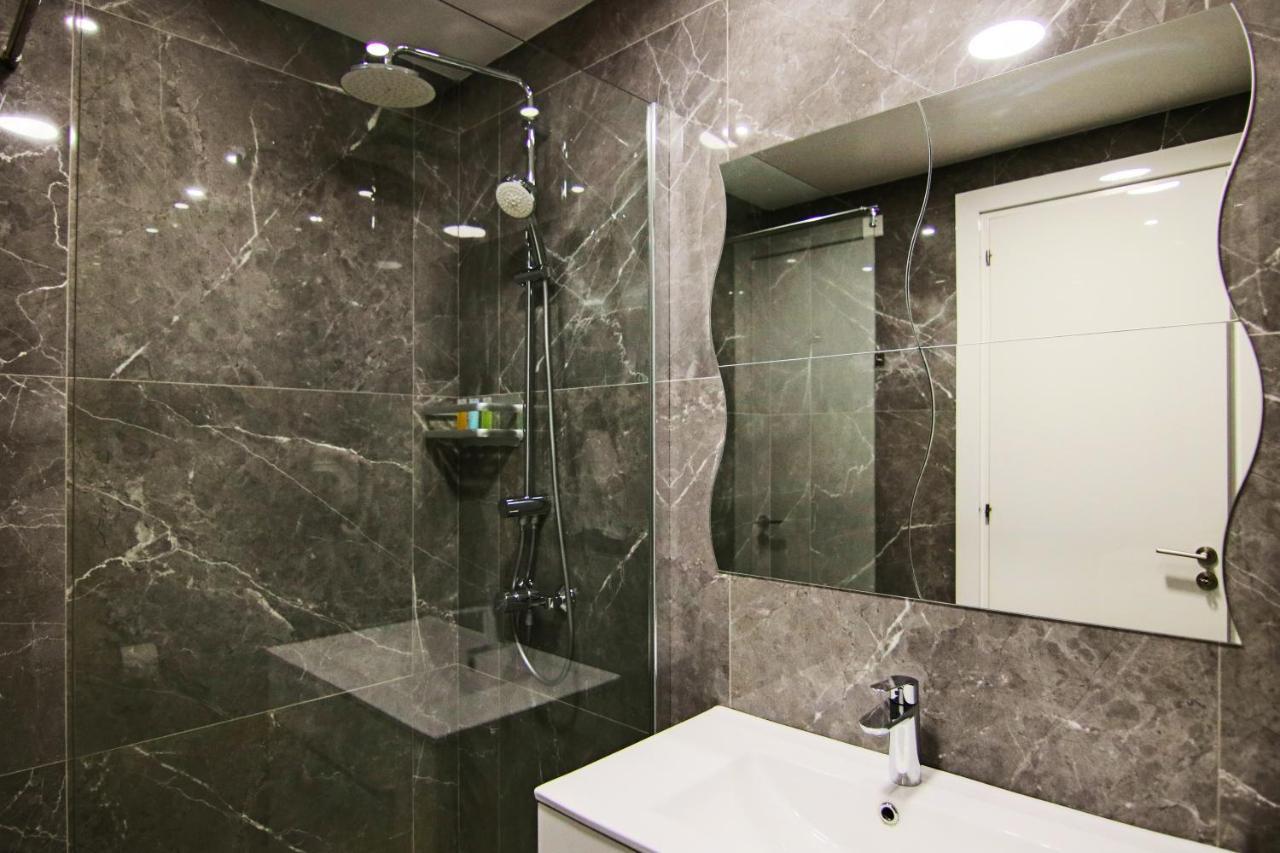 Phaedrus Living: Luxury Suite Nicosia 502 Exterior photo